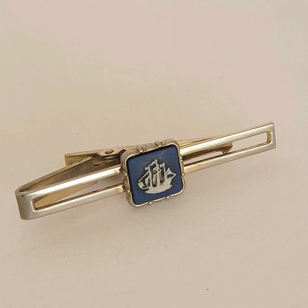 Wedgwood‎ Gold Blue Tone Tie Bar Clip with Jasper Ship Cameo Vintage Retro Fair